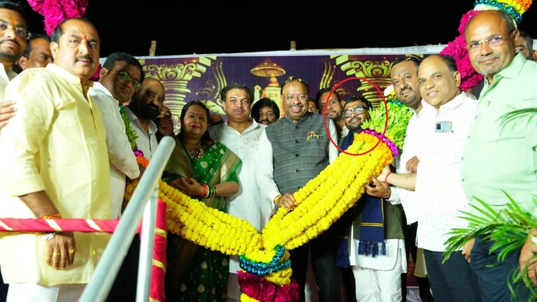 ड्रग्स प्रकरणातील आरोपीसाठी मंत्री बावनकुळे का म्हणाले 'वाजवा टाळ्या'? bjp minister welcomed by accused in tuljapur drug case chandrashekhar bawankule says applause for him a to z story of that video