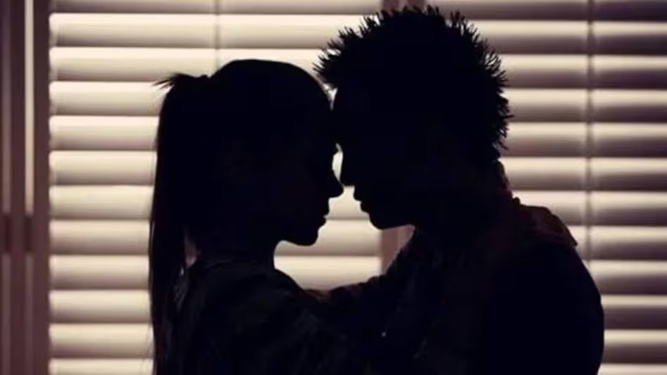 Married Woman love Affaire News 