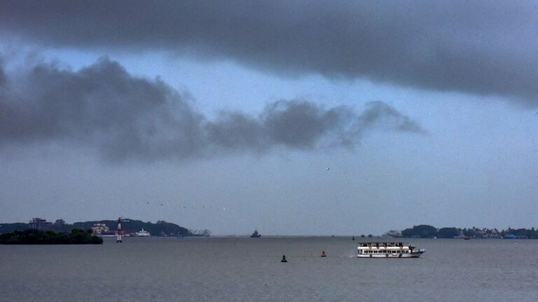 कोकणात मान्सूनची स्थिती स्थिर, काही भागांमध्ये पावसाचा येलो अलर्ट, आजचं हवामान कसं असेल? Mumbai Tak