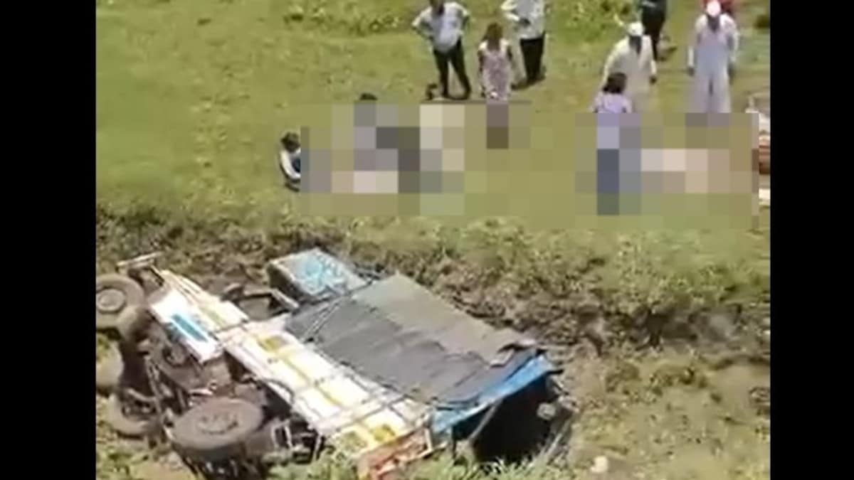 Pune: शेवटचा क्षणी मुखी विठ्ठलाचे नाम, अपघातात जीव गमवालेल्या महिलांचा 'तो' Video तुमच्याही डोळ्यात आणेल अश्रू! pune kondeshwar accident death last minute chanting of vitthal name video of women who lost their lives in an accident will bring tears to your eyes too