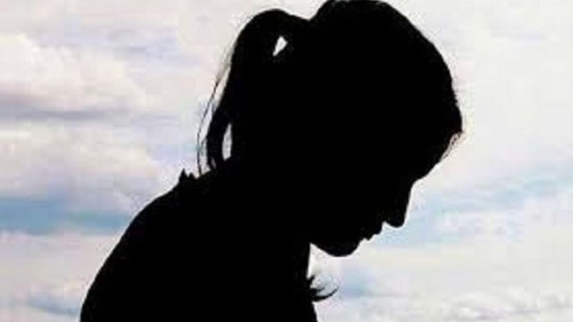 अचानक 23 व्या मजल्यावरुन उडी मारली अन्... 