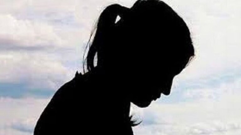 15 दिवसांनंतर लंडनला जाणार होती, पण अचानक 23 व्या मजल्यावरुन उडी मारली अन्... मुंबईतील धक्कादायक घटना अचानक 23 व्या मजल्यावरुन उडी मारली अन्...