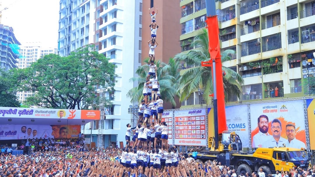 world record in thane jogeshwari konkan nagar mandal put 10 thar in dahi handi festival record set in dahi handi festival of pratap sarnaik in thane