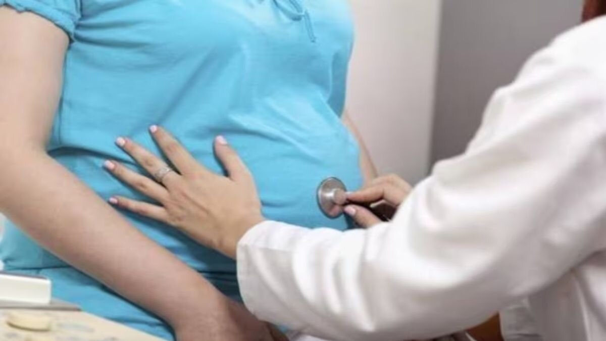 मृत बाळाला दिला जन्म, पण पतीने नाकारलं अन् म्हणाला, “आधी डीएनए टेस्ट...” महिलेसोबत नेमकं काय घडलं? मृत बाळाला दिला जन्म, पण पतीने नाकारलं अन् म्हणाला...