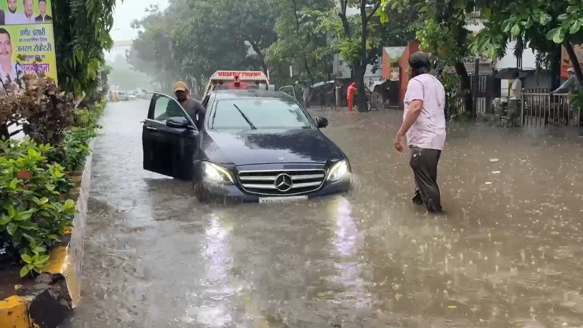 मुंबईकरांनो सावधान, उद्याही कोसळणार प्रचंड पाऊस.. Red अलर्ट जारी, 'यामुळे' मुंबईत बरसतोय अतिमुसळधार पाऊस 
