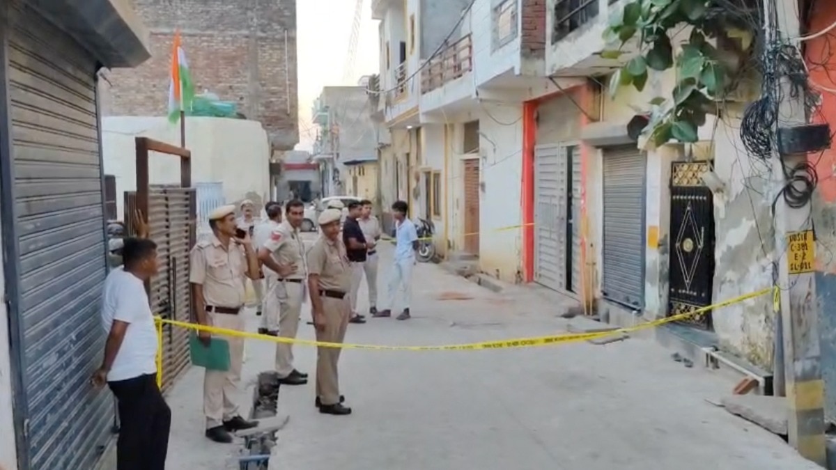 दगडाने ठेचलं आईचं डोकं, वडिलांचा गळाच चिरला अन् भावाला तर... नंतर मित्राला फोन केला आणि सांगितली 'ती' गोष्ट