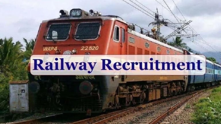 Govt Job: रेल्वेत नोकरी करायची आहे? मग 'पश्चिम रेल्वे'च्या 'या' भरतीची संधी सोडू नका... लवकरच करा अप्लाय 'पश्चिम रेल्वे'कडून निघाली मोठी भरती...