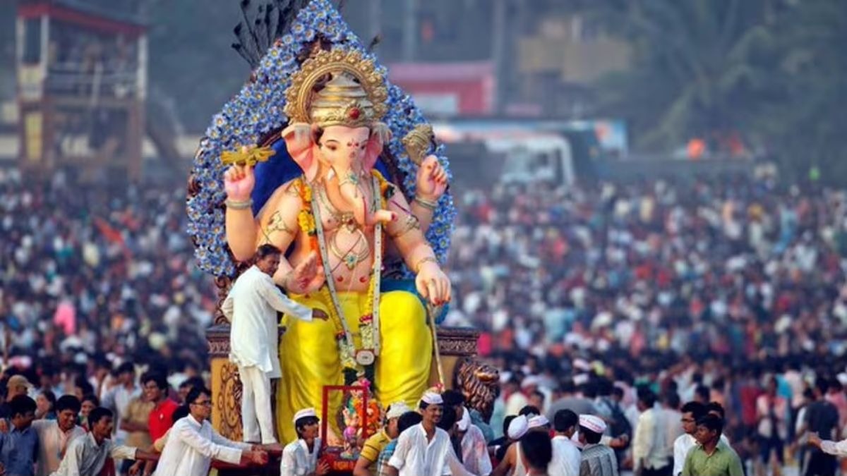 मुंबईची खबर: गणेशोत्सवासाठी तब्बल 474 कोटी रुपयांचा विमा! पुजारी, स्वयंपाकी, मंडप... नेमकं काय-काय केलं कव्हर? 