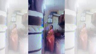 कामवाली ग्लासमध्ये करायची लघुशंका अन् शिंपडायची भांड्यांवर, किळसवाणं काम करणारी महिला कॅमेऱ्यात कैद Mumbai Tak