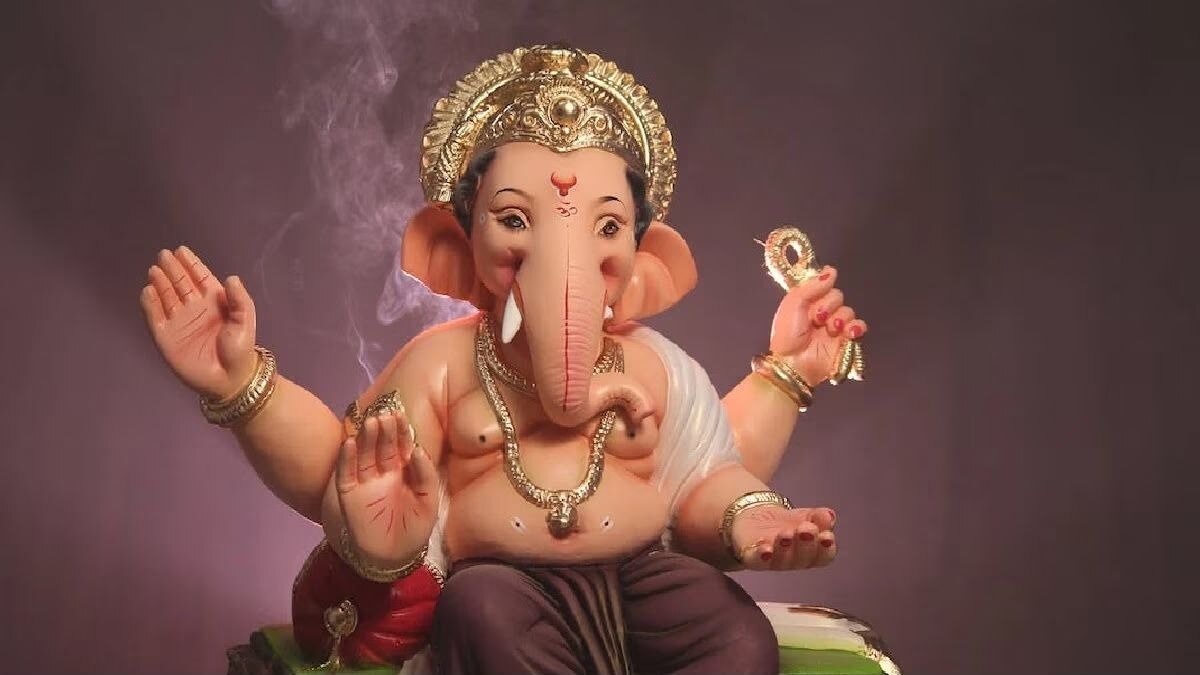 10 दिवसानंतर का करतात गणपती बाप्पाचं विसर्जन? 