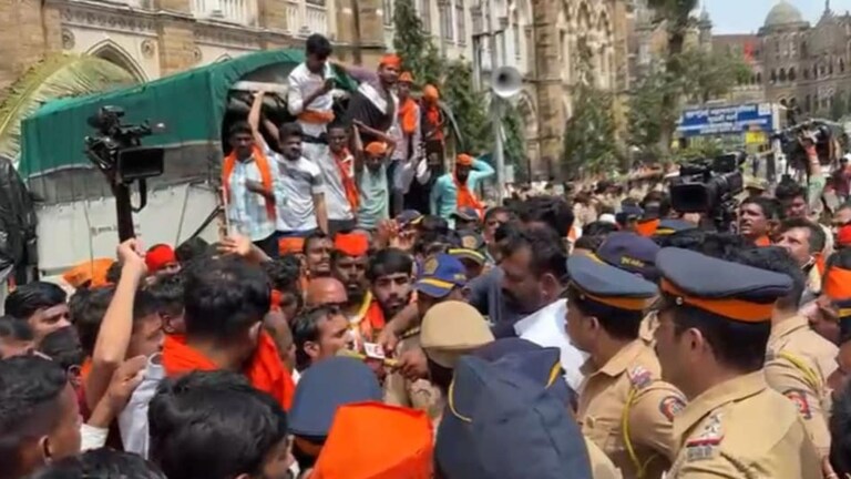 '...तोवर आझाद मैदान सोडणार नाही', मनोज जरांगे ठाम… CSMT बाहेर नेमकं काय घडतंय? '...तोवर आझाद मैदान सोडणार नाही', मनोज जरांगे ठाम…