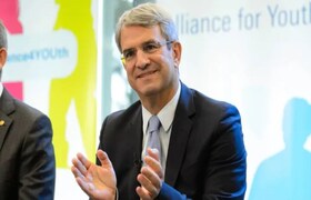 ‘मॅगी’साठी प्रसिद्ध असलेल्या Nestle कंपनीच्या बॉसचे जुनिअरसोबत रिलेशनशिप! CEO ची नोकरी गेली अन्... ‘मॅगी’साठी प्रसिद्ध असलेल्या Nestle कंपनीच्या बॉसचे जुनिअरसोबत रिलेशनशिप!