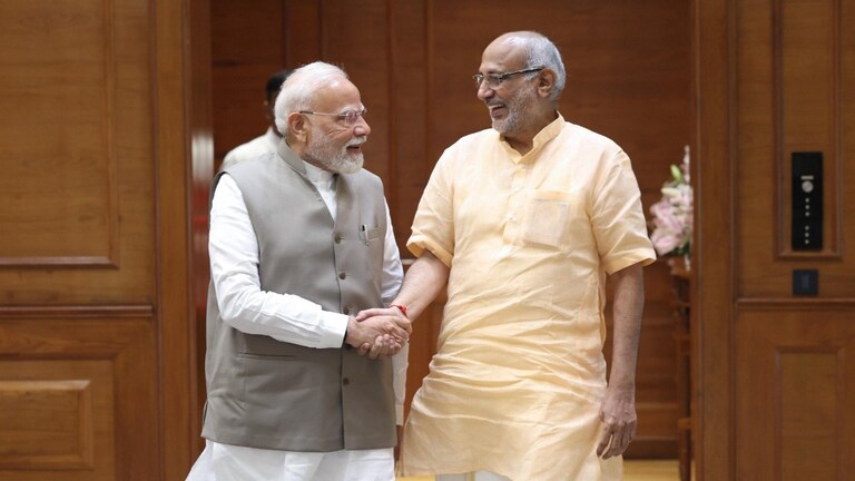 महाराष्ट्राचे राज्यपाल आता उपराष्ट्रपती.. महाराष्ट्रातील किती मतं फुटली, मोदी-शाहांनी 'अशी' मारली बाजी? cp radhakrishnan wins the vice presidential election 14 mp cross vote in favor of the nda candidate