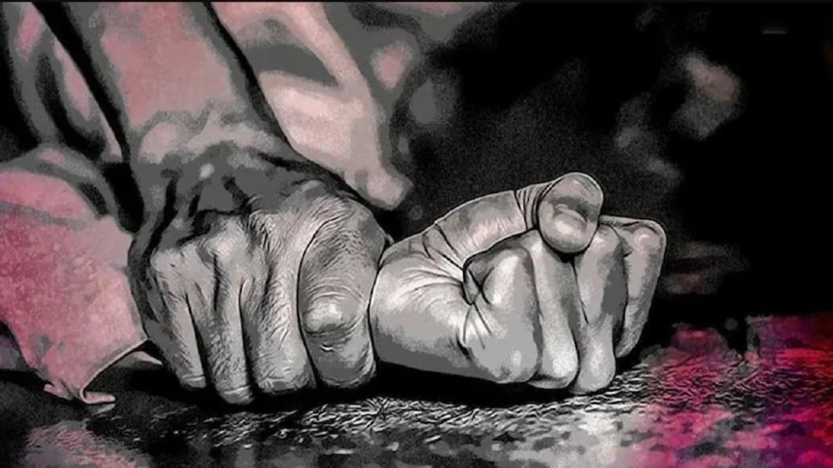 आई दीड महिने घराबाहेर... मुलगी घरी एकटी असताना वडिलांनीच बलात्कार अन् पीडिता आठ आठवड्यांची गर्भवती...
