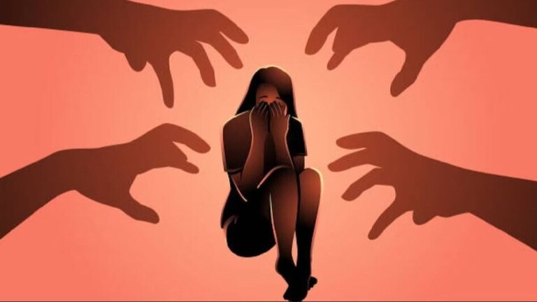 "बागेत चल नाहीतर व्हिडीओ व्हायरल..." तरुणांनी मुलीसोबत केलं अश्लील कृत्य अन् पीडितेच्या मित्राला सुद्धा... तरुणांनी मुलीसोबत केलं अश्लील कृत्य अन् मित्राला सुद्धा...