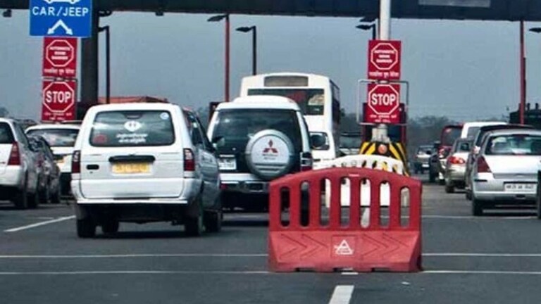 मुंबईची खबर: आता मुंबईला जाण्यासाठी अर्ध्या तासाचा वेळ वाचणार! 'या' टोल नाक्याचा प्रश्न मार्गी लागणार... 'या' टोल नाक्याचा प्रश्न मार्गी लागणार...