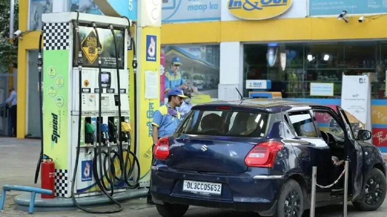 मुंबईची खबर: आता PUC नसेल तर मिळणार नाही ‘ही’ गोष्ट... नेमकी कोणी केली ही घोषणा? लवकरच 'नो पीयूसी-नो फ्यूएल' नियम सुरू होणार...