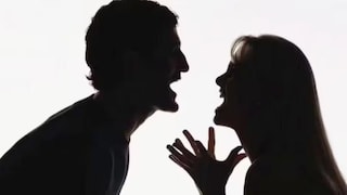 2 मुलांची आई पतीला सोडून प्रियकराकडेच राहायला गेली...पण बॉयफ्रेंडला सरकारी नोकरी लागली अन् सगळंच बिघडलं! Mumbai Tak