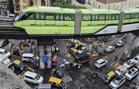 मुंबईत मध्यरात्रीपासून मुसळधार पावसाचं थैमान, तांत्रिक बिघाडामुळे मनोरेल बंद, 'एवढे' प्रवासी अडकले monorail news