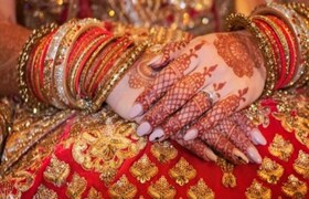 महिलेनं 15 वर्षांच्या मुलाला दिली 'ती' धमकी! नंतर मंदिरात नेलं अन् थेट लग्नच... नेमकं प्रकरण काय? मंदिरात नेलं अन् थेट लग्नच... नेमकं प्रकरण काय?