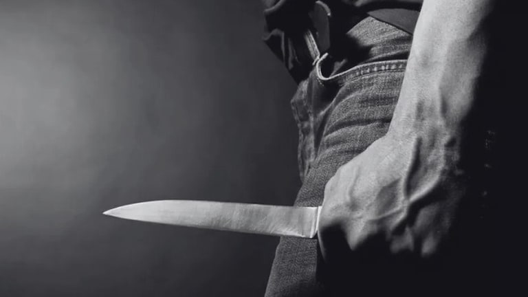 पैशांमुळे दोन्ही सख्खे भाऊ झाले पक्के वैरी, मोठ्याने धाकट्यावर चाकूने सपासप वार करत संपवत... crime news