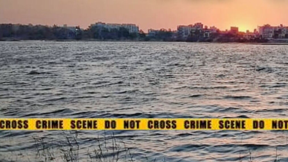 तरुण घरातून झाला होता गायब, नातेवाईकांनी केली शोधाशोध, अखेर तलावातील पाण्यावर मृतदेह तरंगत होता अन् जीभ... jalgaon crime