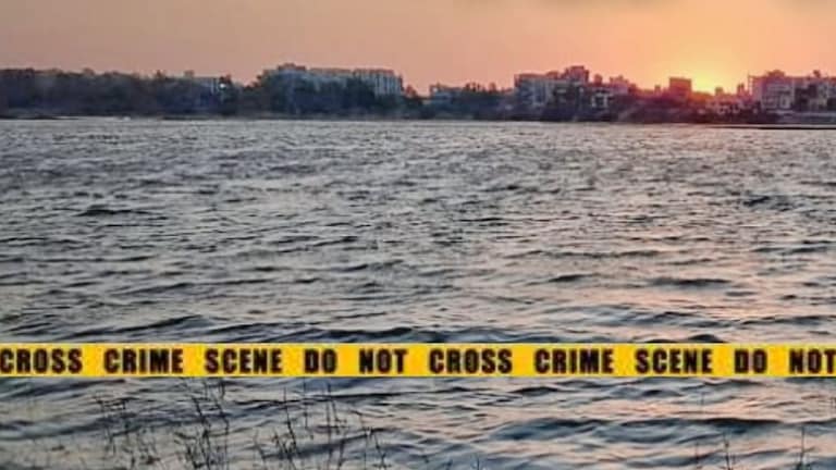 तरुण घरातून झाला होता गायब, नातेवाईकांनी केली शोधाशोध, अखेर तलावातील पाण्यावर मृतदेह तरंगत होता अन् जीभ... jalgaon crime