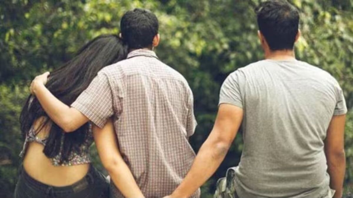 पती रडत-रडत थेट पोलिसात... 