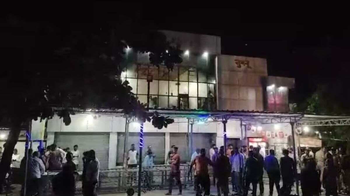 हॉटेलच्या खोलीत सापडले प्रेमी युगुलांचे मृतदेह...
