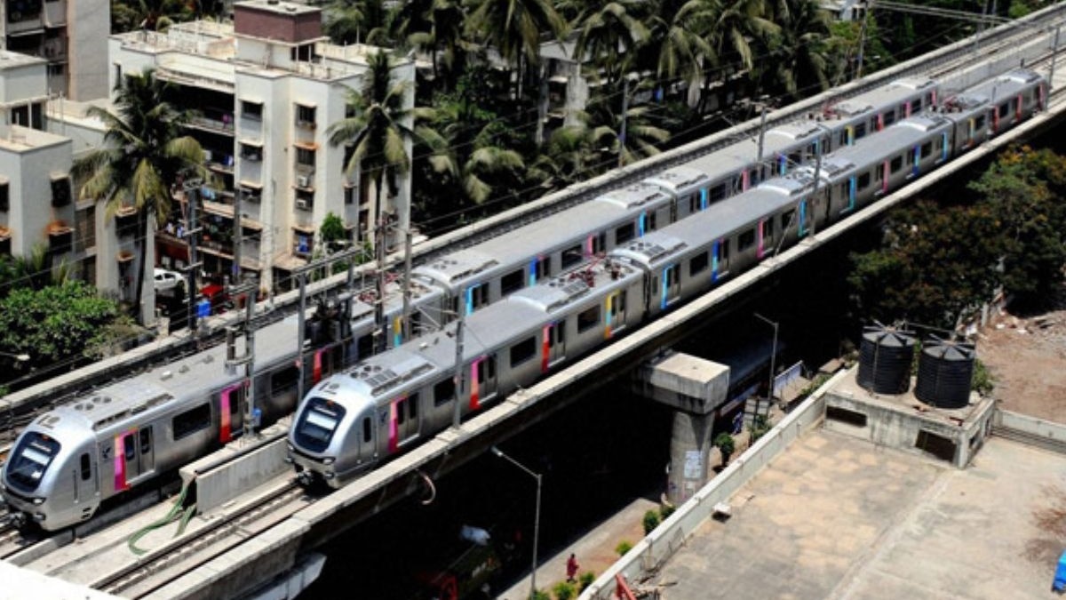 मुंबईची खबर: मेट्रो प्रवाशांसाठी आनंदाची बातमी! आता एकाच अॅपवरून काढता येणार मेट्रोची सर्व तिकीटे... कसं ते जाणून घ्या आता एकाच अॅपवरून काढता येणार सर्व तिकीटे...