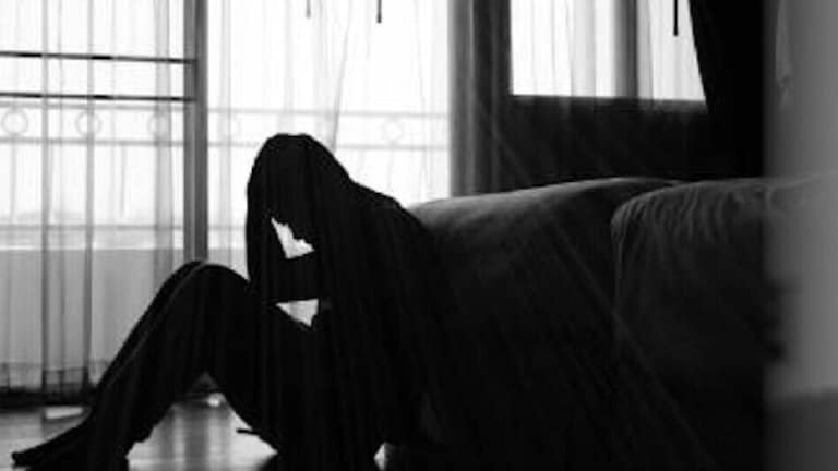 ठाणे: "मी परत कधीच येणार नाही, मुलांकडे लक्ष दे..." पत्नीला फोनवर सांगितली 'ती' गोष्ट; नंतर नदीत उडी मारली अन्... पत्नीला फोनवर सांगितली 'ती' गोष्ट; नंतर नदीत उडी मारली अन्...