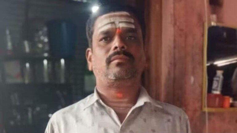 "आमदार, खासदारांनी आर्थिक मदत करावी आणि मुख्यमंत्र्यांनी शिक्षणाचा खर्च..." बार्शीतील शेतकऱ्याचं टोकाचं पाऊल! बार्शीतील शेतकऱ्याचं टोकाचं पाऊल!