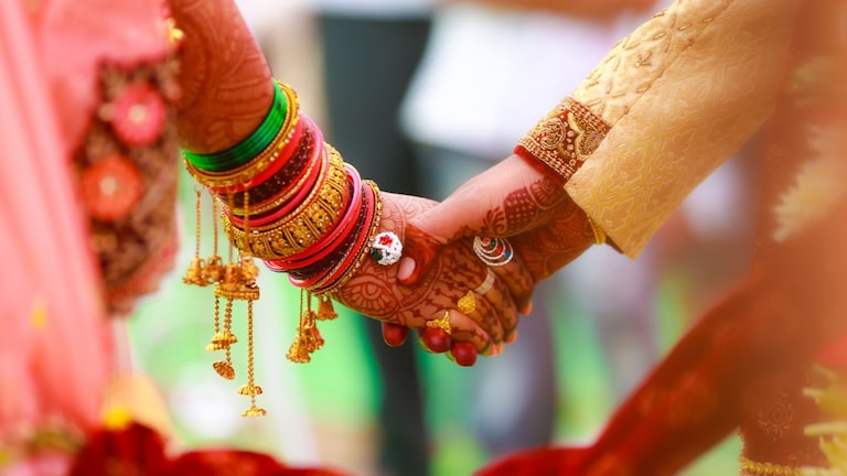लग्नानंतर 45 दिवसात संसार मोडला, पोटगीसाठी 45 लाख मोजले; पुण्यातील महागडा घटस्फोट चर्चेत Mumbai Tak