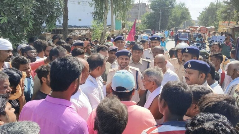 शिक्षिकेचा मृतदेह आढळल्याने खळबळ, सासरा म्हणाला, रात्री पळून गेली होती! नवराही शिक्षकी पेशात Mumbai Tak