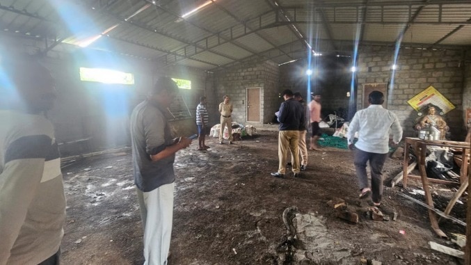 सांगलीत दारू बनवत असताना अचानकपणे स्फोट होऊन आगीचा भडका, आठ जण गंभीर जखमी, नेमकं काय घडलं? 