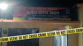 आई गरबा बघायला गेली, घरात बापानेच लेकीवर केला अत्याचार, तीव्र वेदना होऊ लागल्याने... अकोल्यात बाप लेकीच्या नात्याला काळीमा Mumbai Tak