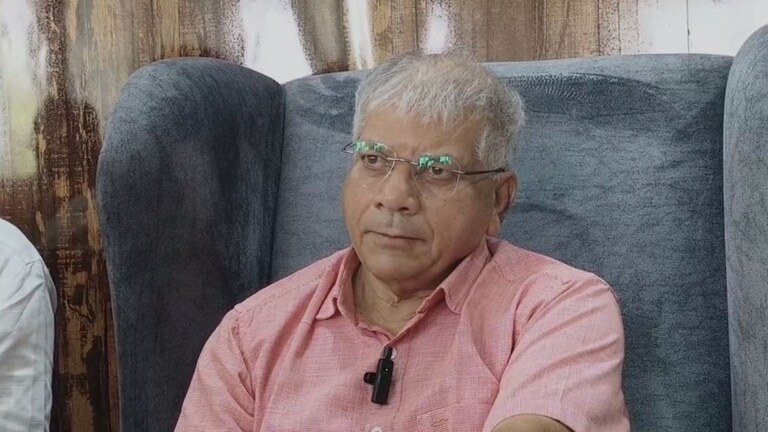 भाजप सोडून कोणात्याही पक्षाशी युती करा, स्थानिक स्वराज्य संस्थांच्या निवडणकांसाठी प्रकाश आंबेडकरांचा मोठा निर्णय Mumbai Tak