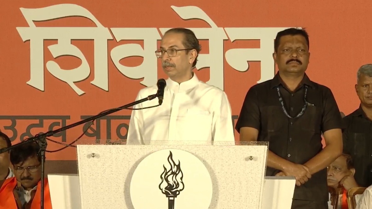 shiv sena ubt dussehra rally begins uddhav thackeray speech will begin shortly at shivaji park 