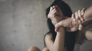 15 वर्षाच्या मुलीला सांगितलं तुला हिरोईन बनवतो, नंतर प्रोड्यूसरने भलतंच काही केलं अन्... Mumbai Tak