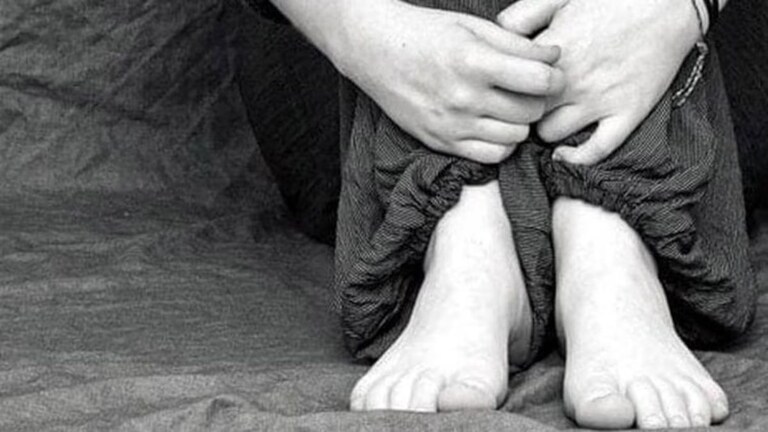 मुंबईच्या महिला 'डान्सर'वर बलात्कार! डान्स प्रॅक्टिसच्या नावाखाली खोलीत नेलं अन् दारू पाजून... पॉश एरिआत घडली घटना मुंबईच्या महिला 'डान्सर'वर बलात्कार!