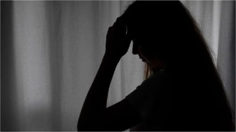 मुलाचं अपहरण केलं अन् आईला ब्लॅकमेल... शारीरिक संबध प्रस्थापित करण्यासाठी दबाव, नेमकं प्रकरण काय? शारीरिक संबध प्रस्थापित करण्यासाठी दबाव