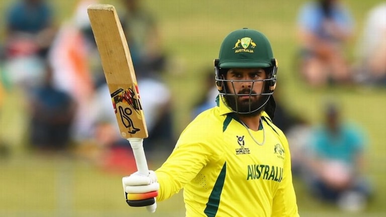वनडे क्रिकेटमध्ये ट्रिपल सेंचुरी, 35 षटकार लगावत 314 धावा ठोकल्या; ऑस्ट्रेलियन क्रिकेटपटूची वादळी खेळी Mumbai Tak