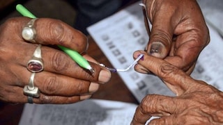 नगराध्यक्षपदासाठी आरक्षण सोडत जाहीर, राज्यातील 16 नगरपालिका SC महिलांसाठी तर 34 नगरपालिका ओबीसी महिलांसाठी राखीव Mumbai Tak