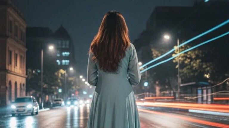 न्यूड होऊन तरुणाची अश्लील कृत्ये... तरुणीने बनवला व्हिडीओ अन् आरोपीने प्रायव्हेट पार्टवरच मारली लाथ! आरोपीने प्रायव्हेट पार्टवरच मारली लाथ!