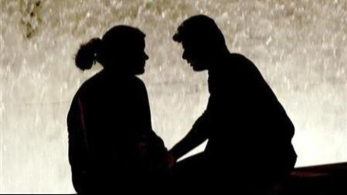 तीन महिलांसोबत केलं लग्न अन् तब्बल वर्षभरापासून आपल्याच मुलींसोबत घृणास्पद कृत्य... नेमकं प्रकरण काय? वर्षभरापासून आपल्याच मुलींसोबत घृणास्पद कृत्य...