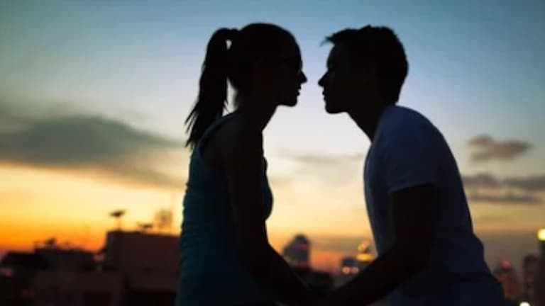 अनोळखी मुलासोबत झाली ओळख आणि तरुणी 2 आठवड्यानंतर राहिली गरोदर, अन् पुढे... viral news