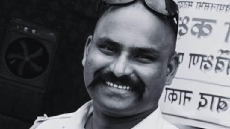 सोलापूरात पोलीस अंमलदाराचा झोपेत खाटेवरून पडून मृत्यू, कुटुंब पडलं वाऱ्यावर, पंचनाम्यातून काय उलगडलं? Solapur News