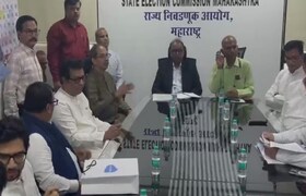 मोठी बातमी : ठाकरे बंधू आक्रमक, निवडणूक आयोगाच्या अधिकाऱ्यांना बिनतोड सवाल; बैठकीत काय घडलं? Mumbai Tak