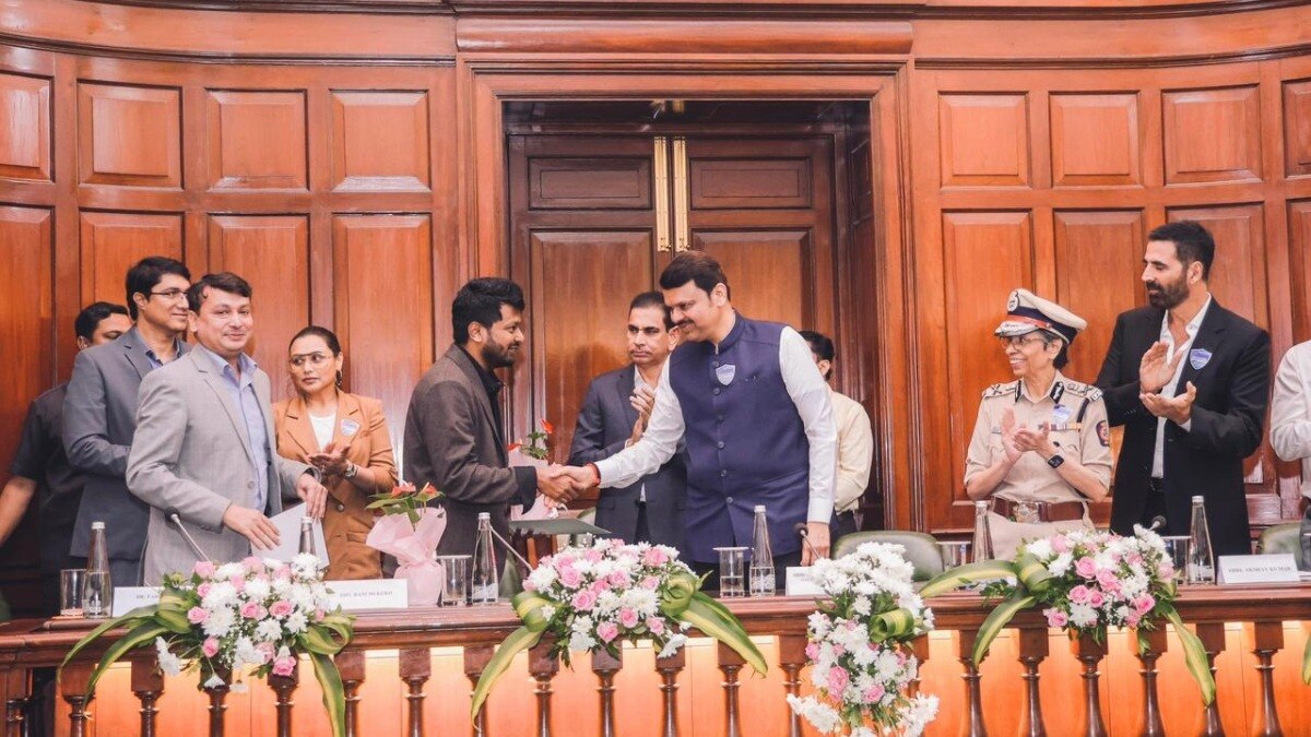 thunder films receives special honor from chief minister devendra fadnavis for maharashtra cyber awareness campaign