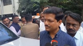 '...नाहीतर धाराशिवमध्ये येऊ देणार नाही', ठाकरेंच्या आमदाराने मंत्री प्रताप सरनाईकांची गाडी अडवून जाब विचारला Mumbai Tak